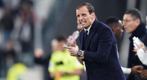 Allegri recibe el "Banquillo de Oro" por la pasada temporada con el Juventus Allegri recibe el "Banquillo de Oro" por la pasada temporada con el Juventus