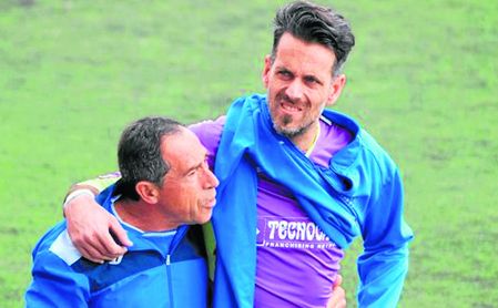 Ramón, en el momento de retirarse lesionado en el encuentro contra el Atlético Onubense. Ramón, en el momento de retirarse lesionado en el encuentro contra el Atlético Onubense.