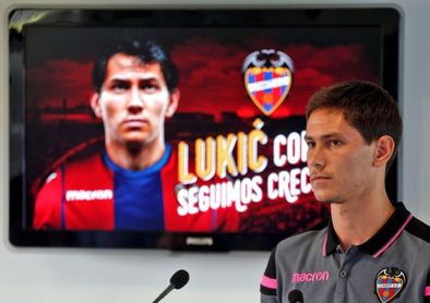 Lukic sufre una rotura muscular y estará un mes de baja Lukic sufre una rotura muscular y estará un mes de baja