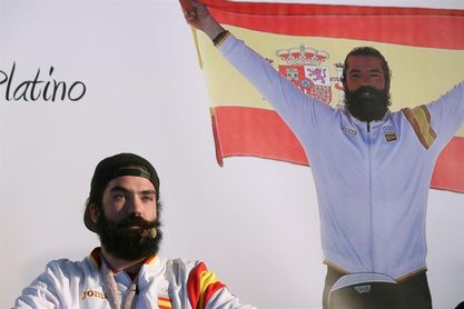 Regino Hernández, bronce olímpico en Corea, homenajeado en Sierra Nevada Regino Hernández, bronce olímpico en Corea, homenajeado en Sierra Nevada