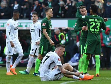 El Werder Bremen complica al Eintracht Fráncfort El Werder Bremen complica al Eintracht Fráncfort