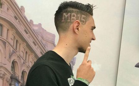 Se pela por la camiseta de Bartra. Se pela por la camiseta de Bartra.