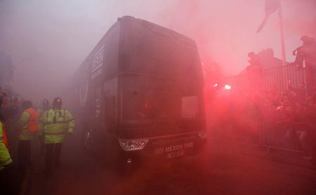 Destrozan el autobús del Manchester City Destrozan el autobús del Manchester City