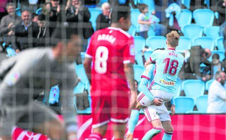 El Sevilla encajó otros cuatro goles en Vigo y ya lleva 50 en contra. El Sevilla encajó otros cuatro goles en Vigo y ya lleva 50 en contra.