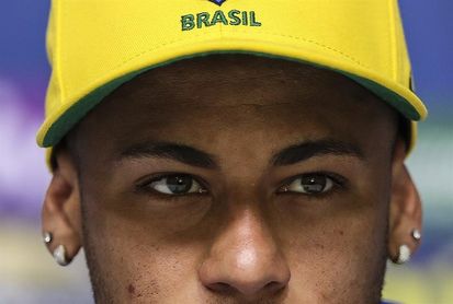 Neymar dice que le falta un mes para recuperarse de la fractura en el pie Neymar dice que le falta un mes para recuperarse de la fractura en el pie