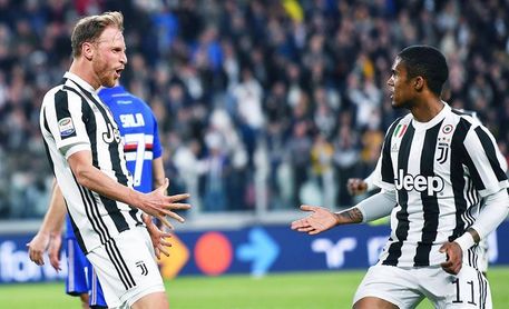 El Juventus golea al Sampdoria y ya suma 6 puntos de ventaja sobre el Nápoles El Juventus golea al Sampdoria y ya suma 6 puntos de ventaja sobre el Nápoles