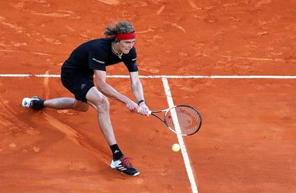Zverev se regala en su 21 cumpleaños las semifinales en Montercarlo Zverev se regala en su 21 cumpleaños las semifinales en Montercarlo