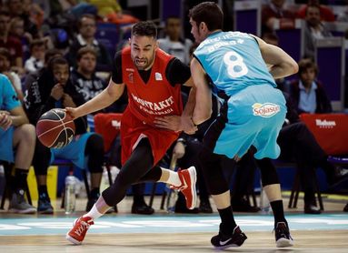 Marko Popovic subasta sus zapatillas a favor de la lucha contra la leucemia Marko Popovic subasta sus zapatillas a favor de la lucha contra la leucemia