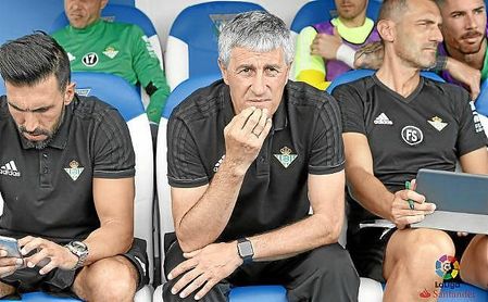 Setién, en el banquillo visitante de Butarque. Setién, en el banquillo visitante de Butarque.