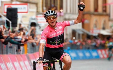 Yates desafía con la maglia rosa el reloj de Dumoulin Yates desafía con la maglia rosa el reloj de Dumoulin