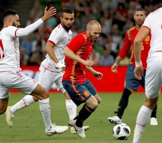 Iniesta supera a Zubizarreta; cuarto jugador con más partidos Iniesta supera a Zubizarreta; cuarto jugador con más partidos