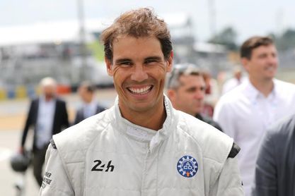 Rafa Nadal da el banderazo de salida a la carrera de Le Mans Rafa Nadal da el banderazo de salida a la carrera de Le Mans