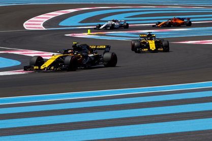 Sainz: "Estoy muy contento con el coche pero podemos mejorarlo para mañana" Sainz: "Estoy muy contento con el coche pero podemos mejorarlo para mañana"