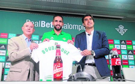 En la 17/18, Boudebouz fue el único que llegó al Betis sin conocer LaLiga o el idioma. En la 17/18, Boudebouz fue el único que llegó al Betis sin conocer LaLiga o el idioma.