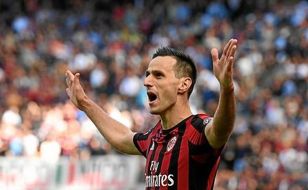 Kalinic celebra un gol con el Milan. Kalinic celebra un gol con el Milan.