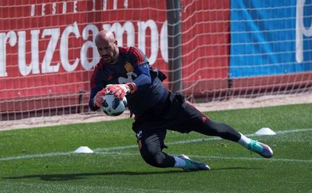 El Milan confirma el fichaje de Pepe Reina El Milan confirma el fichaje de Pepe Reina