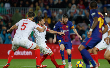 Leo Messi durante un encuentro frente al Sevilla FC. Leo Messi durante un encuentro frente al Sevilla FC.