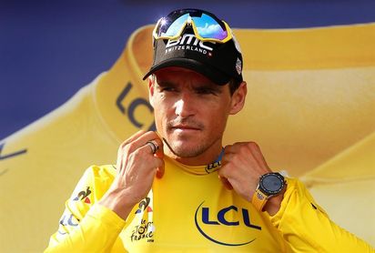 Van Avermaet: "Espero llegar de amarillo al pavé y mantenerlo allí" Van Avermaet: "Espero llegar de amarillo al pavé y mantenerlo allí"