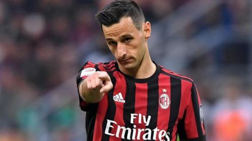 Kalinic en un encuentro con el Milán. Kalinic en un encuentro con el Milán.