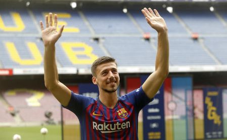 Lenglet en la presentación con el FC Barcelona. Lenglet en la presentación con el FC Barcelona.