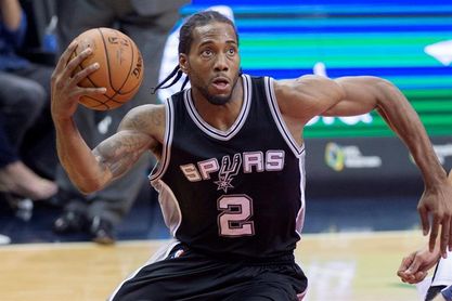 Los Spurs traspasan a Leonard a los Raptors por DeRozan, Poeltl y una primera selección Los Spurs traspasan a Leonard a los Raptors por DeRozan, Poeltl y una primera selección