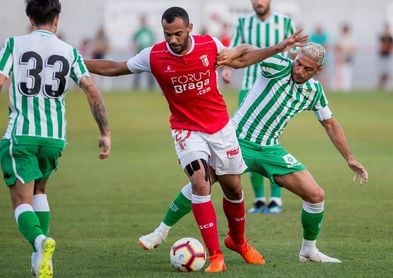 1-1: El Betis no puede con un Sporting de Braga que acabó con ocho 1-1: El Betis no puede con un Sporting de Braga que acabó con ocho