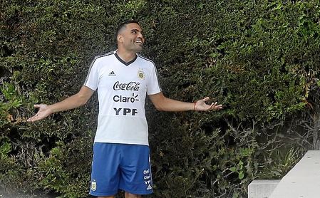 Mercado, con contrato hasta 2019, se fue con Argentina sin que el Sevilla le renovase. Mercado, con contrato hasta 2019, se fue con Argentina sin que el Sevilla le renovase.