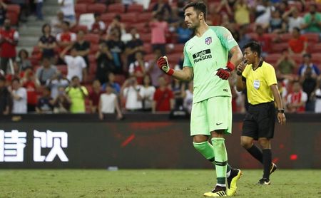 Adán, exguardameta bético, debutó con el Atleti deteniendo tres penaltis. Adán, exguardameta bético, debutó con el Atleti deteniendo tres penaltis.