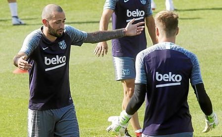 Mientras se resuelve su futuro, Aleix ha viajado con el FC Barcelona a EE.UU. Mientras se resuelve su futuro, Aleix ha viajado con el FC Barcelona a EE.UU.