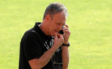 Caparrós no descansa en su deseo de darle forma a la plantilla. Caparrós no descansa en su deseo de darle forma a la plantilla.