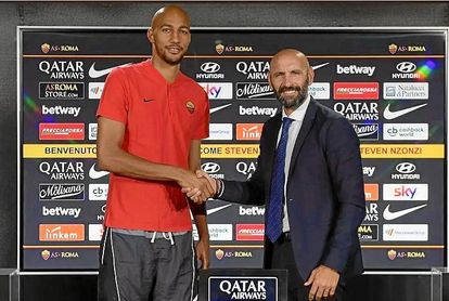 Nzonzi y Monchi formalizan su fichaje por la Roma. Nzonzi y Monchi formalizan su fichaje por la Roma.
