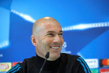 A Zidane le seduce la idea de entrenar al Manchester Utd., según "L´Équipe" A Zidane le seduce la idea de entrenar al Manchester Utd., según "L´Équipe"