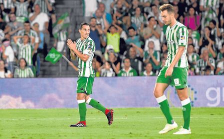 Guardado, junto a Loren ante el Levante. Guardado, junto a Loren ante el Levante.