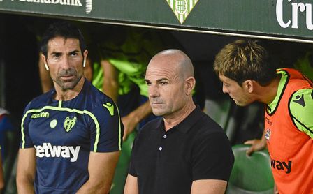 Paco López, en el banquillo granota. Paco López, en el banquillo granota.