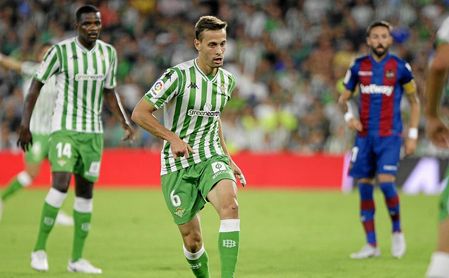 Sergio Canales, frente al Levante. Sergio Canales, frente al Levante.