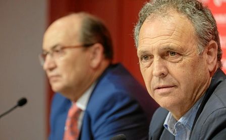 Joaquín Caparrós, durante el acto de presentación de Gonalons. Joaquín Caparrós, durante el acto de presentación de Gonalons.
