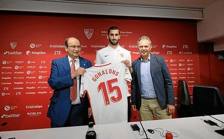 Gonalons llevará el ´15´ de Steven Nzoniz. Gonalons llevará el ´15´ de Steven Nzoniz.