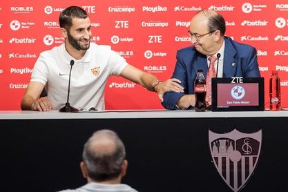 El Sevilla incorpora al francés Gonalons, cedido por el Roma El Sevilla incorpora al francés Gonalons, cedido por el Roma