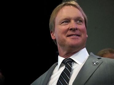 13-33. El regreso de Jon Gruden a los Raiders comenzó con derrota como local 13-33. El regreso de Jon Gruden a los Raiders comenzó con derrota como local