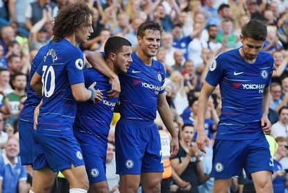 Hazard comanda la goleada del Chelsea y Özil guía al Arsenal Hazard comanda la goleada del Chelsea y Özil guía al Arsenal