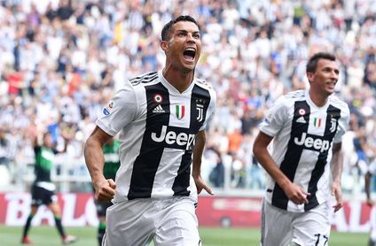 Cristiano firma un doblete y mantiene al Juventus con el pleno de puntos Cristiano firma un doblete y mantiene al Juventus con el pleno de puntos