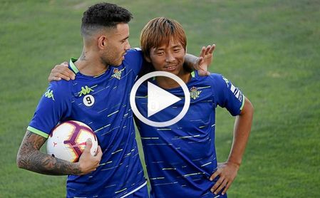 Inui imitando a Setién o Loren a Serra, en el último 'entrenamiento invisible' del Betis Inui imitando a Setién o Loren a Serra, en el último 'entrenamiento invisible' del Betis