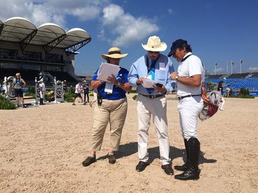 EE.UU. gana saltos por equipos y alemana Blum encara con ventaja la individual EE.UU. gana saltos por equipos y alemana Blum encara con ventaja la individual