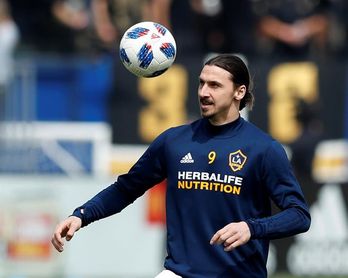 Ibrahimovic evita hablar de su continuidad en el Galaxy o la MLS Ibrahimovic evita hablar de su continuidad en el Galaxy o la MLS