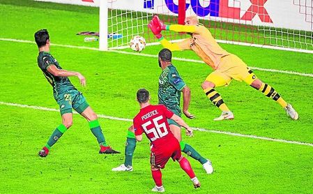 Joel realizó paradas determinantes contra Olympiacos. Joel realizó paradas determinantes contra Olympiacos.