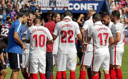El calor mermó a los dos equipos durante el Sevilla-Levante. El calor mermó a los dos equipos durante el Sevilla-Levante.