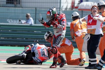 Lorenzo: "He recibido una llamada de Márquez y eso le honra" Lorenzo: "He recibido una llamada de Márquez y eso le honra"