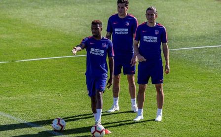 El Atlético enfoca al derbi con la duda de Giménez y la baja de Savic El Atlético enfoca al derbi con la duda de Giménez y la baja de Savic