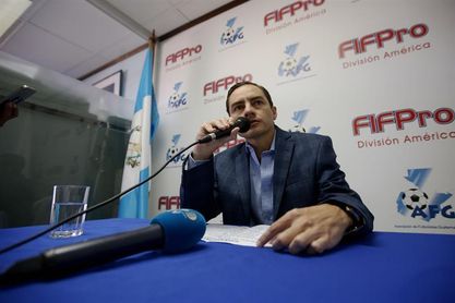 Futbolistas guatemaltecos levantan el paro tras llegar a un acuerdo con la Federación Futbolistas guatemaltecos levantan el paro tras llegar a un acuerdo con la Federación