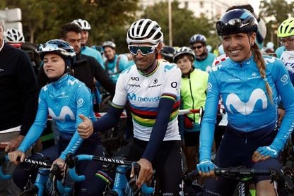 Alejandro Valverde estrena el maillot arcoiris por las calles de Madrid Alejandro Valverde estrena el maillot arcoiris por las calles de Madrid